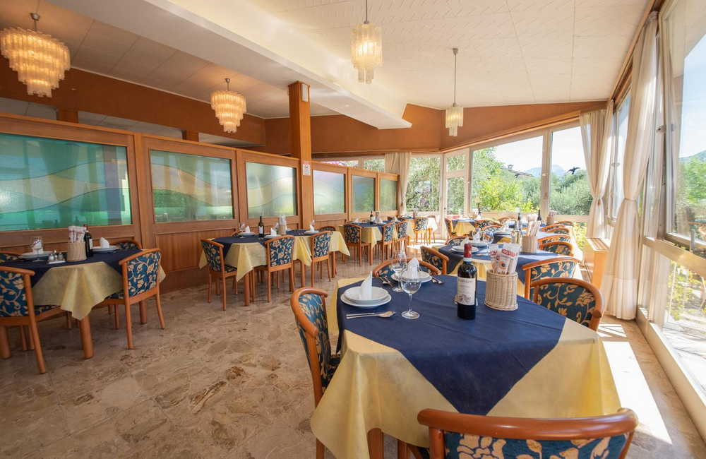 Hotel Garden di Risatti Italo & C. Snc | Hotel 3 stelle Limone sul Garda - Hotel Garden Limone con piscina