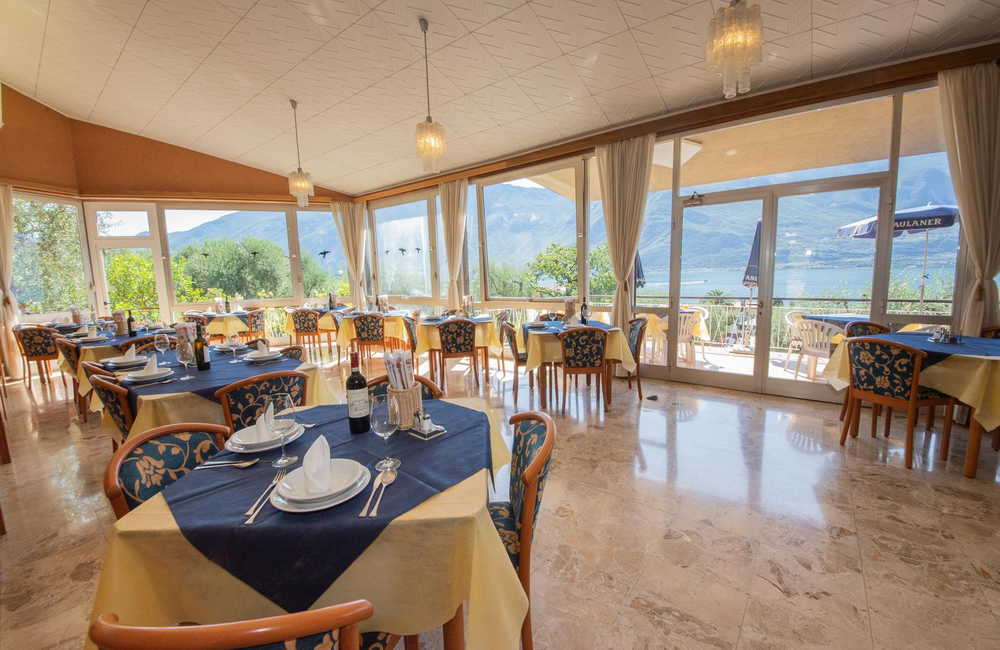 Hotel Garden di Risatti Italo & C. Snc | Hotel 3 stelle Limone sul Garda - Hotel Garden Limone con piscina