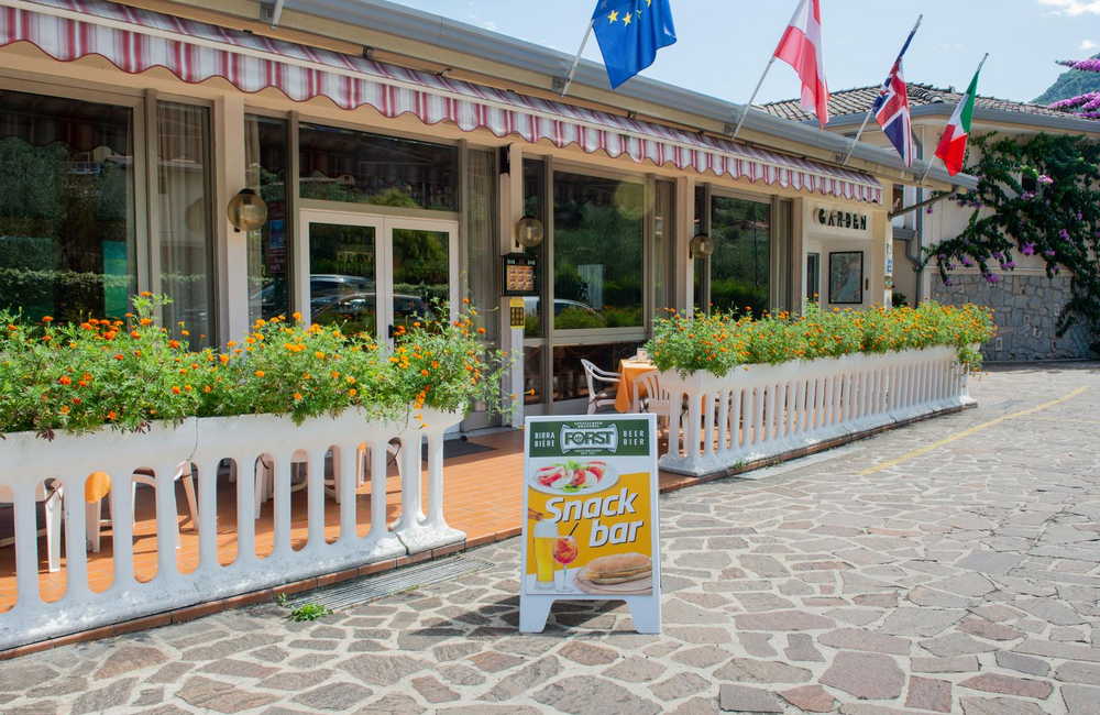 Hotel Garden di Risatti Italo & C. Snc | Hotel 3 stelle Limone sul Garda - Hotel Garden Limone con piscina